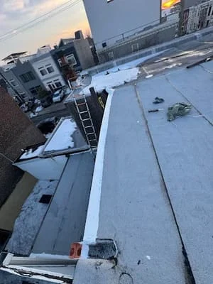 Flat roof membrane installation with drainage systems and edge flashing on commercial building